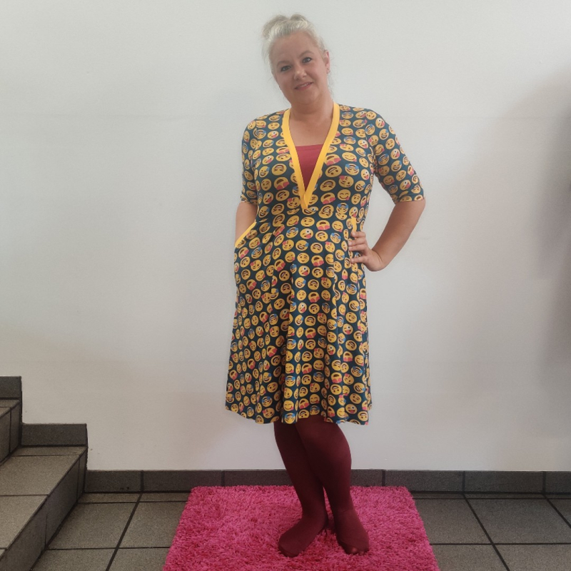 Plus Size Kjole Ama Smiley i Store Plus Size Størrelser