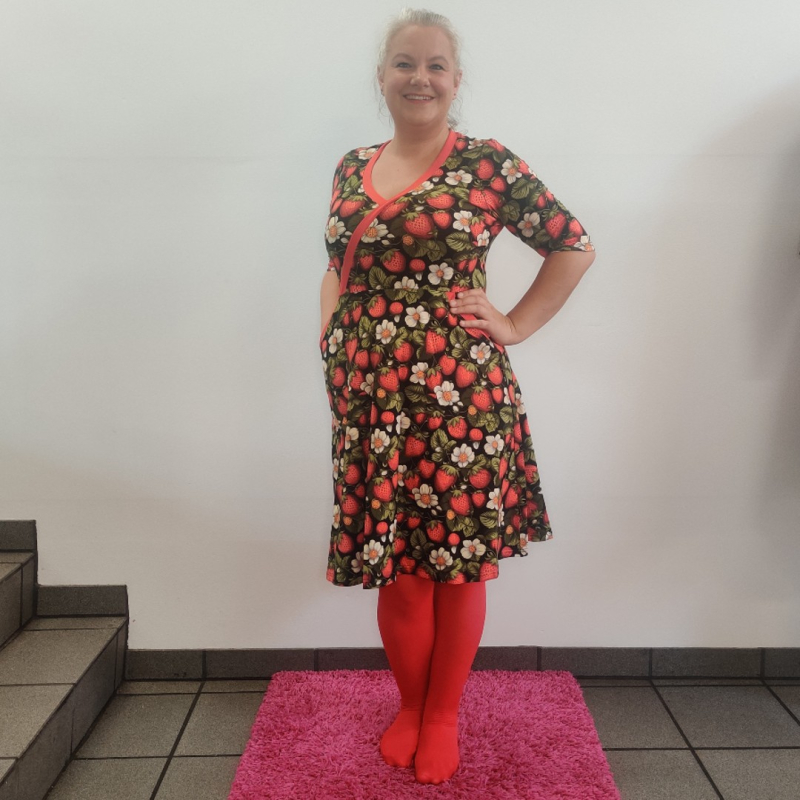Plus Size Kjole Bika Strawberry i Store Plus Size Størrelser