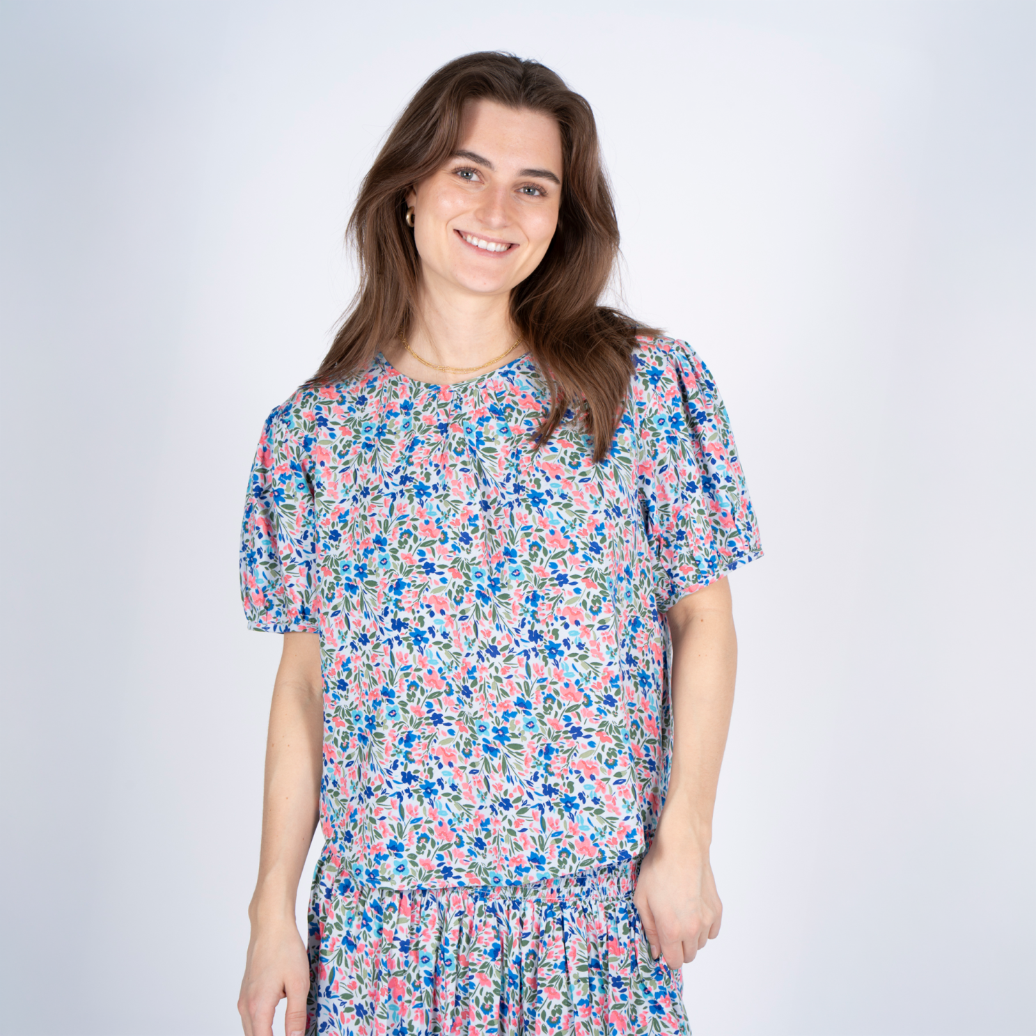 Sasia Alma Dame Bluse Cashmere Blue    i Store Plus Size Størrelser