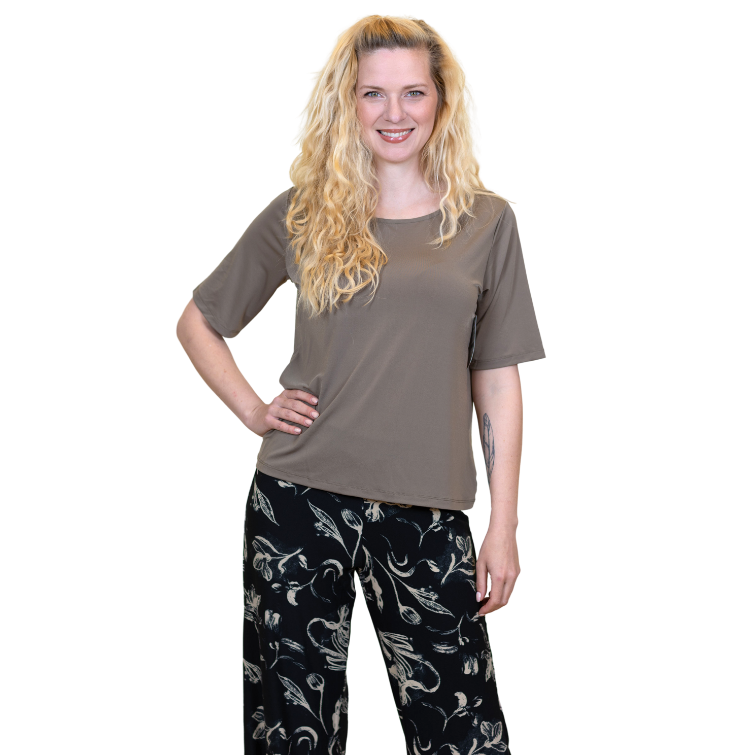 Crossbow Plus Size T-shirt til kvinder – Mørk Sand Tilbud
