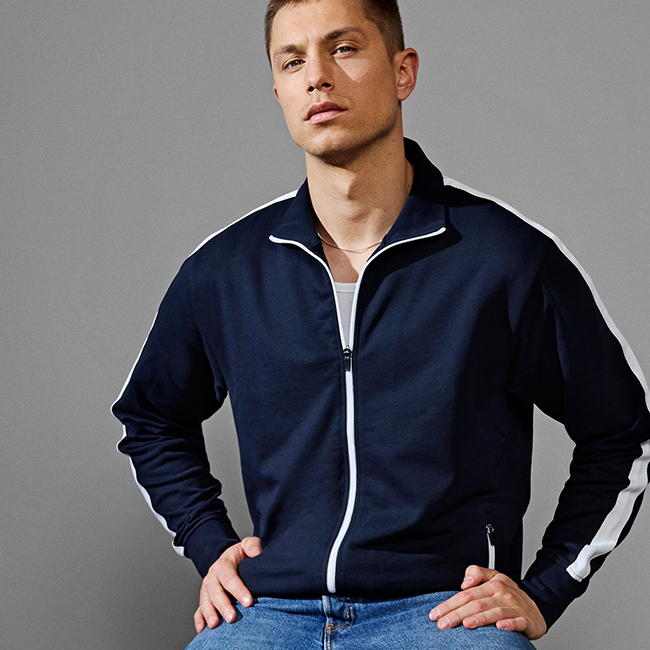 Sporty navy cardigan med lynlås til mænd - perfekt til hverdag!