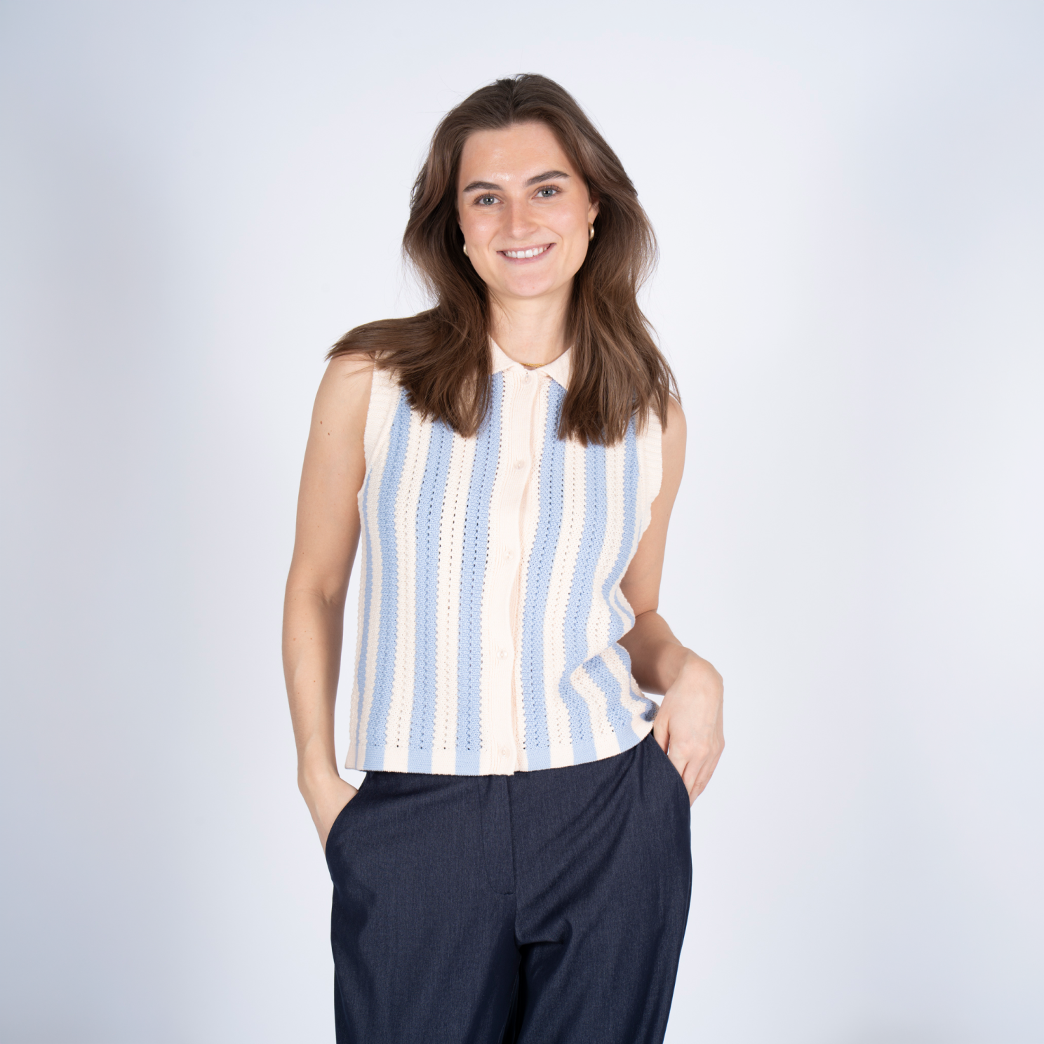 Sasia Mina Dame Strikvest Cashmere Blue    i Store Plus Size Størrelser