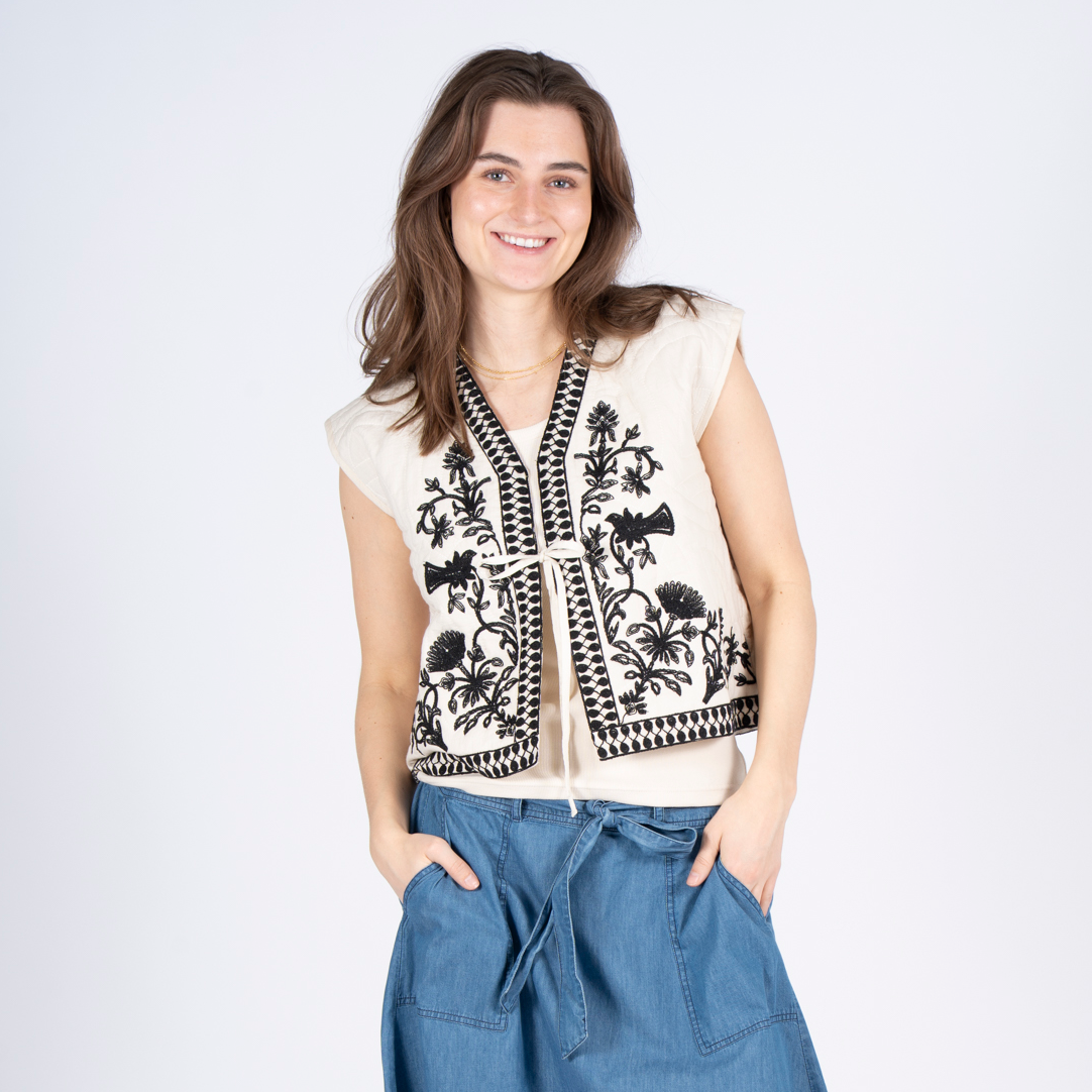 Sasia Pernille Dame Vest Sandshell Beige     i Store Plus Size Størrelser