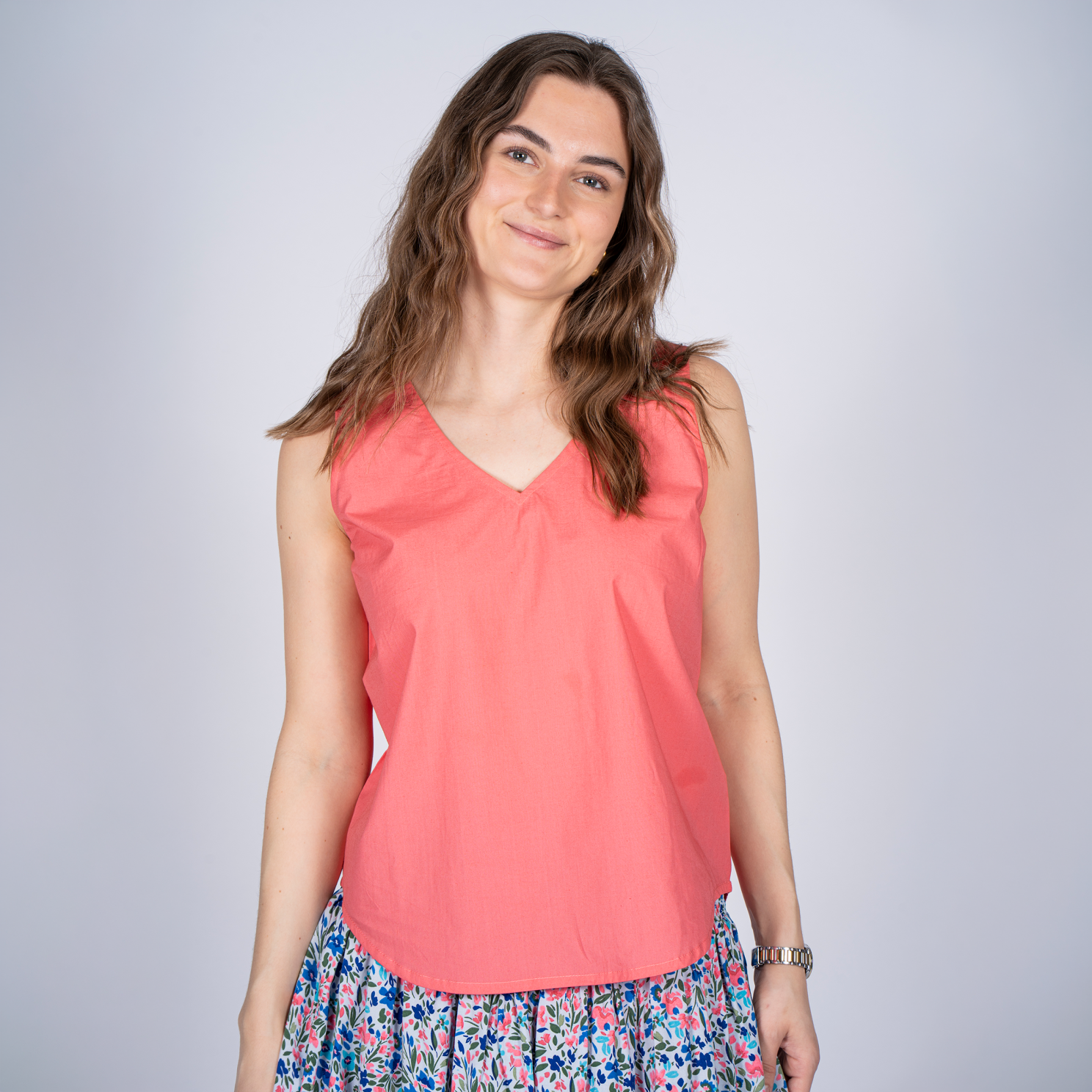 Sasia Poppy Dame Top Calypso Coral Red   i Store Plus Size Størrelser